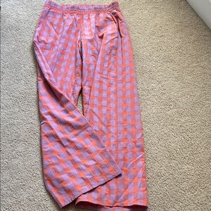 Lounging pants with pockets